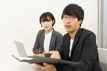 Obraz premium オフィス・男性と女性のイメージ