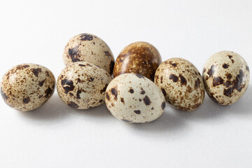 Obraz premium Quail eggs close up on white background.