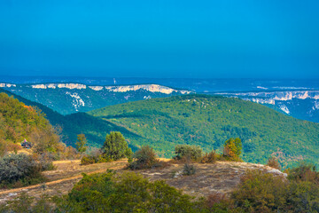 Fototapeta na wymiar landscape views in early autumn mountains Crimea Baydar Valley