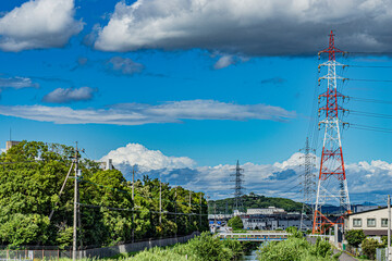 小牧市の端から見る川と橋と小牧山城遠望