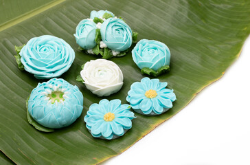 Aalua is a Thai dessert that is made from wheat flour, sugar, milk and coconut milk, stirred with heat until sticky and molded into various shapes.