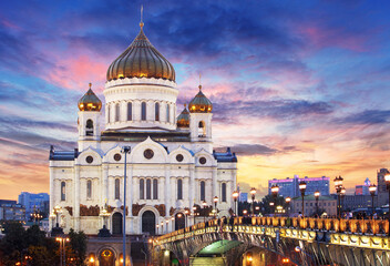 Fototapeta na wymiar Moscow - Cathedral of Christ the Savior at sunset, Russia