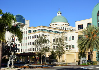 Obraz premium Strassenszene in der Downtown von West Palm Beach am Atlantik, Florida