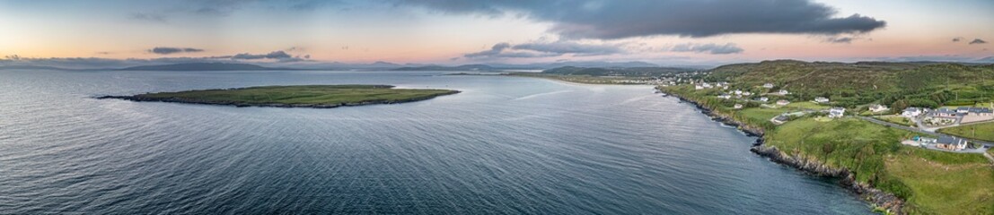 Fototapeta na wymiar Sunset at Portnoo in County Donegal - Ireland