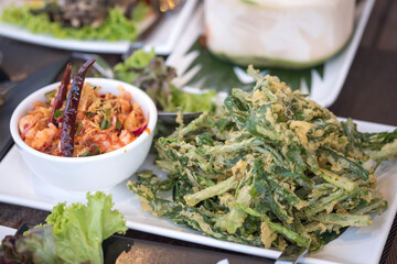 Spicy crispy morning glory salad