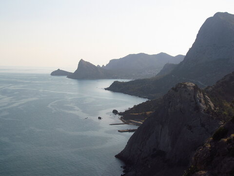 G&oacute;rskie wybrzeże nad morzem Czarnym koło miasta Sudak, Krym, Ukraina