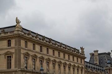 Fototapeta na wymiar palace of louvre paris