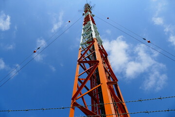 149m high mast, a transmitter for VHF radio and television in Hemmingen, a town in the Hannover...