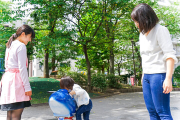 幼稚園に行く子供