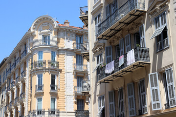 Sanierte Altbauten des 19. Jahrhunderts im Viertel Jean-Médecin und in der Innenstadt von Nizza, Frankreich