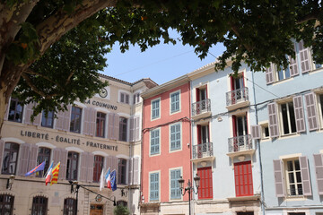 Naklejka premium Der begrünte Marktplatz von Brignoles, Provence, Cote d'Azur, Frankreich