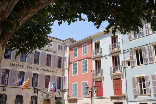 Der begr&uuml;nte Marktplatz von Brignoles, Provence, Cote d'Azur, Frankreich