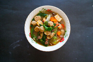 "sapo tofu or sapo tahu food from china (Chinese food) made from tofu, vegetables, shrimp, mushrooms, and meatball.
sapo tofu served on bowl"
