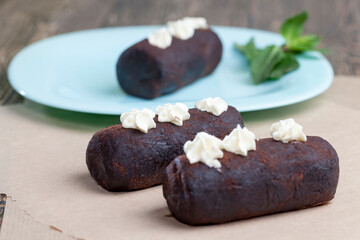 cake is covered with a layer of powdered sugar with cocoa