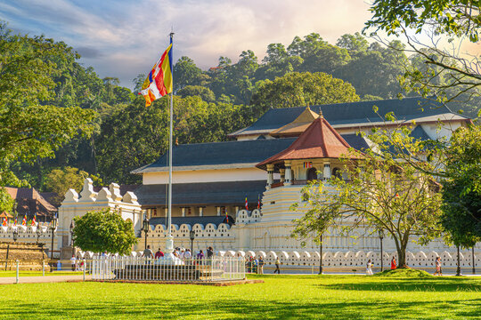 Famous Buddhist Temple of the Tooth Relic (Dalada Maligawa) in Kandy.