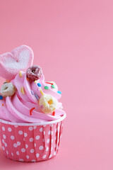 cupcake isolated in pink background