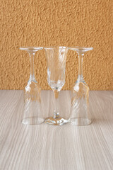 Ta&ccedil;as de vidro cristal vazias. Ta&ccedil;a para champagne.