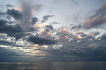 ciel bleu avec nuages