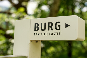 Burg - Hinweisschild