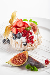 Pavlova dessert in white plate