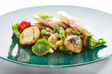 Chicken fillet with vegetables and cream sauce