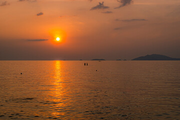 Naklejka premium Beautiful sunset on Koh Lipe at the southern sea, Thailand