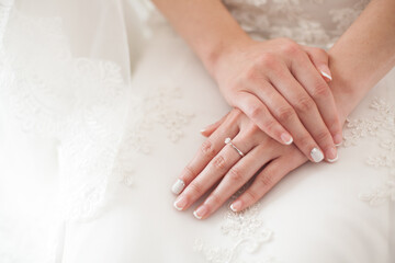 Obraz na płótnie Canvas wedding bride hands