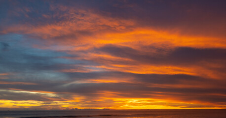 Fototapeta na wymiar Beautiful sky with cloud sunset background.