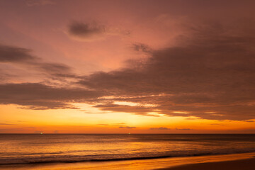 Fototapeta na wymiar Beautiful sky with cloud sunset background.