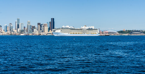 Skyline And Cruise Ship 7