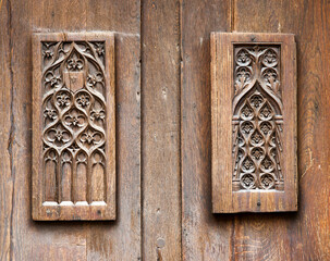 Porte sculptée à Vuillafans, Doubs, France