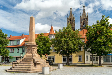 Fototapeta na wymiar Stadtilmer Marktplatz mit Methfesseldenkmal