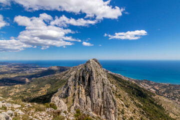 Obraz premium panoramic view coast, mountains and a beatiful sky since bernia mountain. mediterranean coast landscape located in the Valencian Community, Alicante, Spain