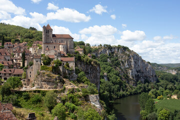 Fototapeta na wymiar Quaint Village of Saint-Cirq-Lapopie perched above the Dordogne River in France