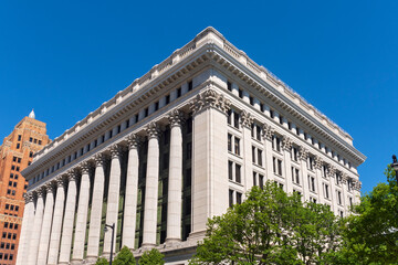 Fototapeta premium landmark neoclassical office building in milwaukee
