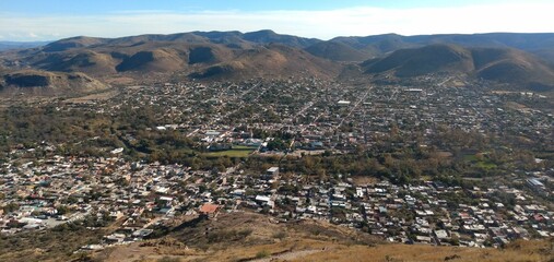 mirador de ciudad cielo montañas