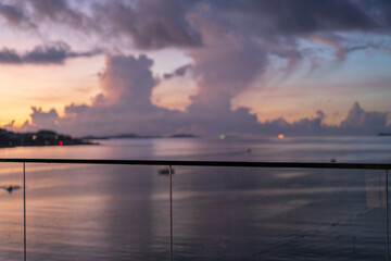 Naklejka premium sea and sky in the purple colors at sunrise