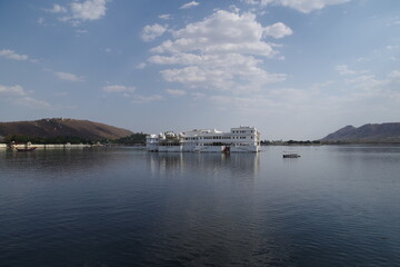 インド　ウダイプルのピコラ湖