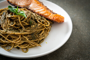 pesto spaghetti pasta with grilled salmon