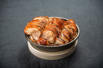 잡내를 없애 담백하고 맛있는 한국식 돼지 고기 족발