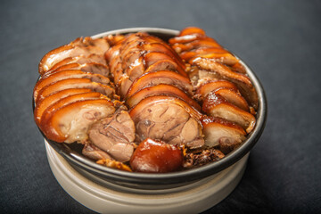 잡내를 없애 담백하고 맛있는 한국식 돼지 고기 족발