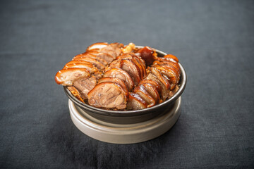 잡내를 없애 담백하고 맛있는 한국식 돼지 고기 족발