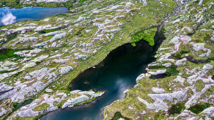 Die ganze Gotthard Passhöhe aus der Luft betrachtet, Schweiz (August 2021)