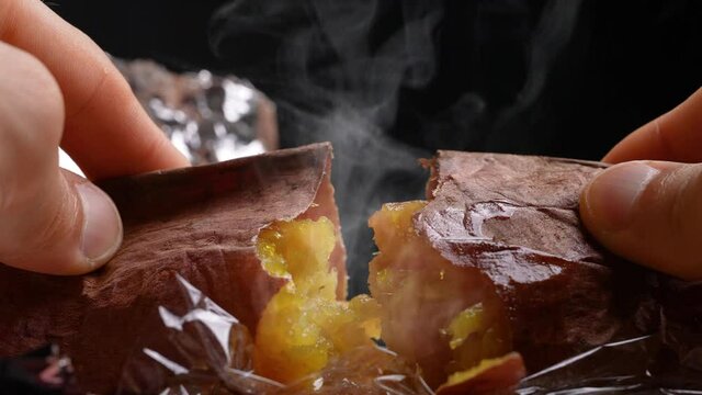 The video shows the baked sweet potatoes being slowly split and the steam coming out beautifully.