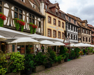 Fototapeta na wymiar View of the Obernai downtown street