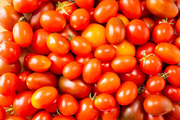 Fototapeta na wymiar Red tomatoes background. Top view. Fresh organic tomatoes as background, closeup. Group of fresh tomatoes