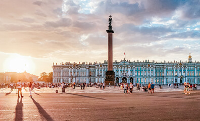 Fototapeta na wymiar summer sunset on the palace square near the winter palace