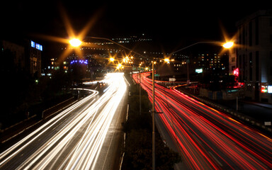Obraz premium Cars on the street at night