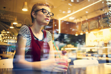 woman with short hair in a restaurant with cocktail rest drink
