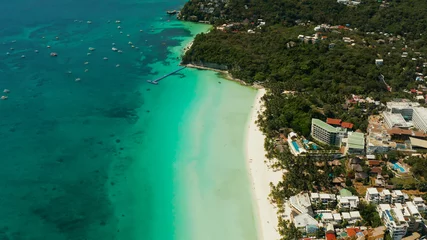 Photo sur Plexiglas Plage blanche de Boracay Tropical lagoon with turquoise water, sailing yachts and white sand beach from above. Boracay, Philippines. White beach with tourists and hotels. Summer and travel vacation concept.